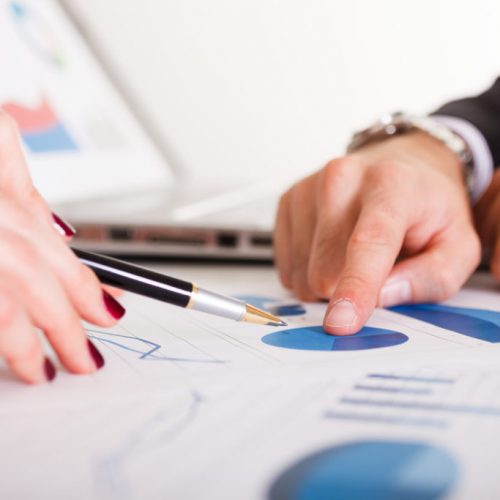 The-Pros-and-Cons-of-Hiring-a-Financial-Advisor The-Pros-and-Cons-of-Hiring-a-Financial-Advisor
